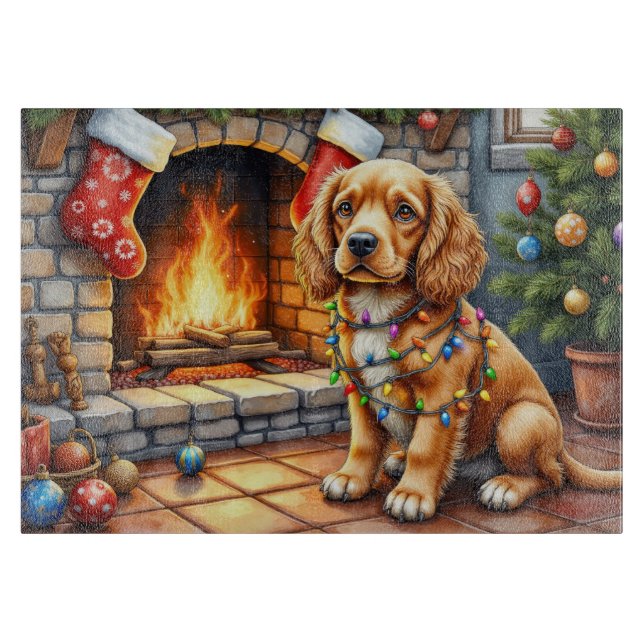 Cocker Spaniel am Kamin mit Weihnachtslichtern Schneidebrett (Vorderseite)