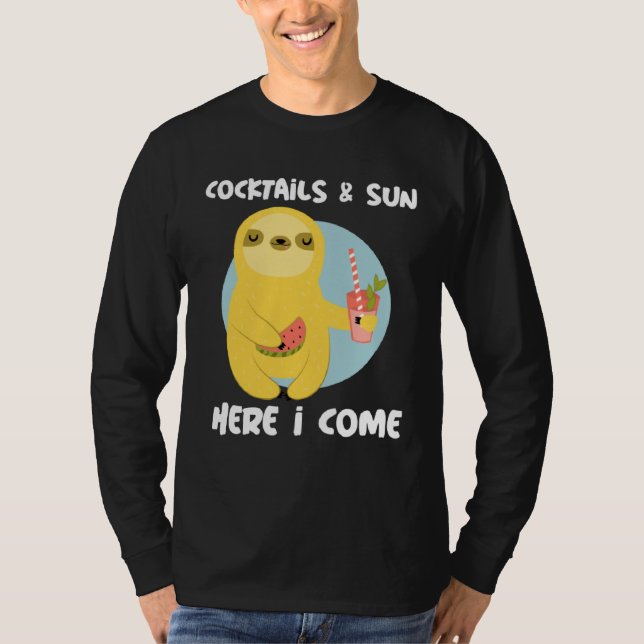 Cocktails and Sun Here I Come Sloth Summer Vacatio T-Shirt (Vorderseite)