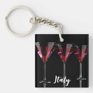 Cocktails rouges en verre de martini à la cerise