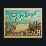 Cocoa Beach Vintage Reisen Postkarte<br><div class="desc">Dieses Vintage Design aus der Postkarte des Cocoa Beach besticht durch einen Sandstrand mit türkisblauem Meerwasser und einen blauen Himmel mit blauen,  blauen Wolken. Im Vintage Reisen Stil.</div>