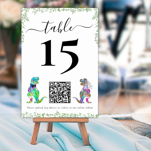 Code QR de Numéro de Table de Mariage de Dinosaure (Dinosaur bride and groom custom wedding qr code table number card watercolor foliage)