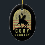 Cody Land Wyoming Keramik Ornament<br><div class="desc">Rückschrittentwurf,  der das Beste von Cody Land Wyoming kennzeichnet. Schwarzer,  orange,  roter,  gelber ausgeblendeter Cowboy und sein Pferd. Buffalo Bill Cody erinnert.</div>