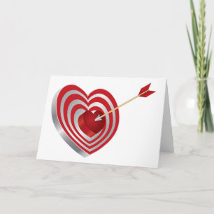 Coeur de cible avec la carte de voeux de flèche