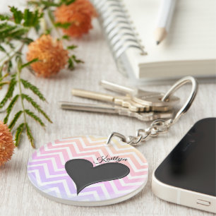 Coeur noir sur Ombre Chevron Stripe avec nom