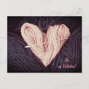 Coeur rose mignon de laine avec la carte postale