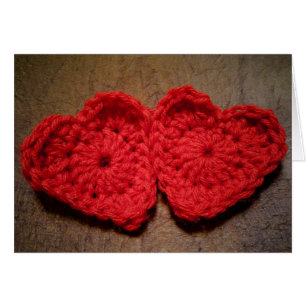 Coeurs de fil de crochet sur fait main en bois