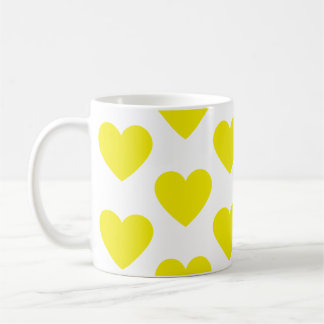 Coeurs jaunes dorés amusant tasse de café blanc