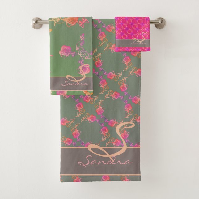Coeurs roses et laine de mousse serviette de monog (En situation)