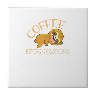 Coffee Before Questions Faultier T-Shirt Fliese