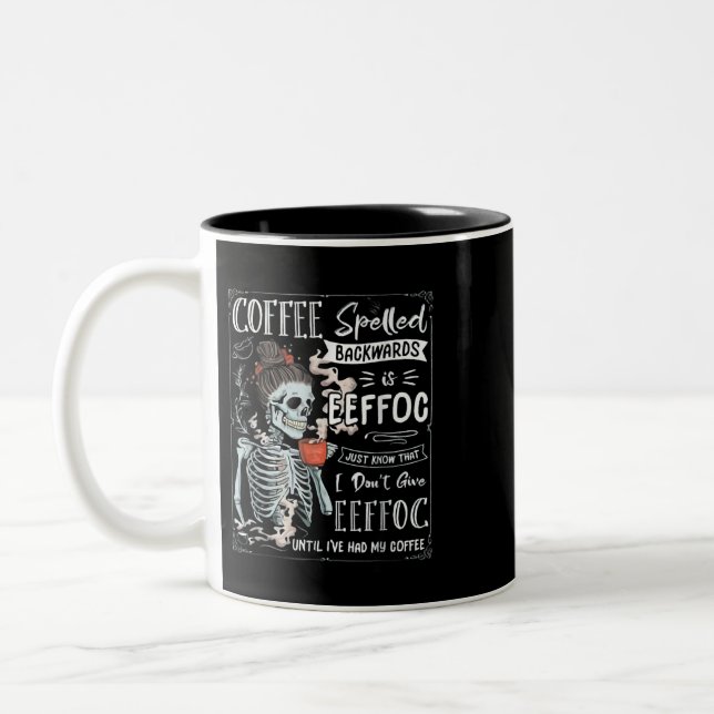 Coffee Spelled Backwards Is Eeffoc Funny Skeleton  Zweifarbige Tasse (Links)