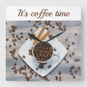 Coffee time with beans and cup customizable text quadratische wanduhr