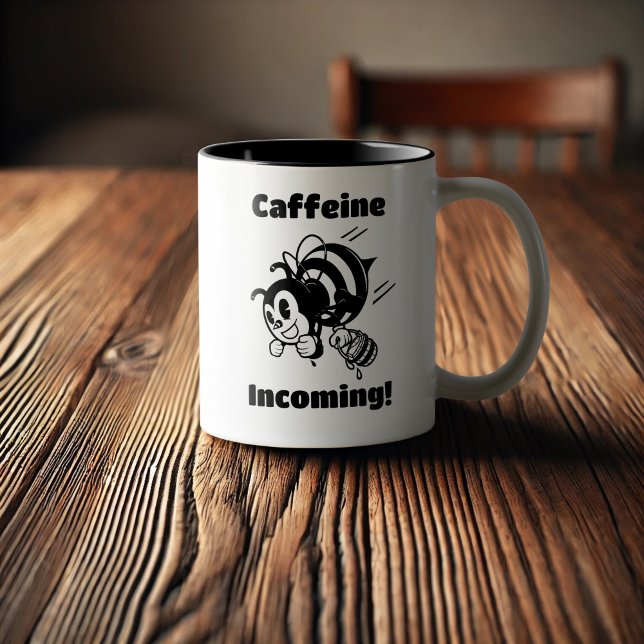 Coffein-Incoming! Funny Bee mit Eimer Cartoon Zweifarbige Tasse (Von Creator hochgeladen)