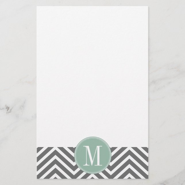 Cohle und Minze Grüne Chevronen Custom Monogram Briefpapier (Vorderseite)