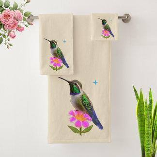 Colibri moderne et fleur sur fond beige clair sabl