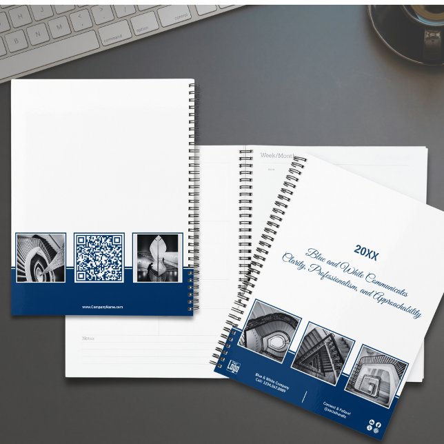 Collage bleu et blanc promotionnel Planificateur d (Promotional Blue & White Collage Business Planner, Tagline, QR code, 5 Images)