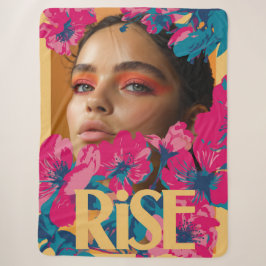 Collage einer Frau mit lebendigen Blumen Sherpadecke