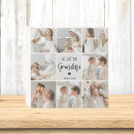 Collage Foto Grau Wir Liebe Sie Oma Bestes Geschen Holzkisten Schild<br><div class="desc">"Collage Foto Gray We Liebe You Oma Best Gift" ist wahrscheinlich eine Beschreibung für ein Foto Rahmen oder Display, die eine Collage von Fotos in Grautönen mit den Worten "Wir Liebe Sie Oma" sichtbar angezeigt zeigt. Dies würde eine wohlüberlegte und sentimentale Gabe für eine Großmutter auf einem besondere Anlass, wie...</div>