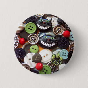 Collage mit schwarzen Cheshire-Katzen-Knöpfen Button