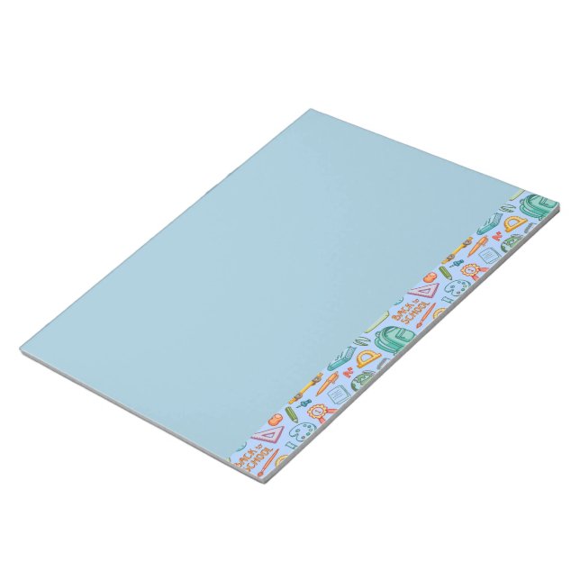Collage of School Supplies on Blue Notizblock (angewinkelt)