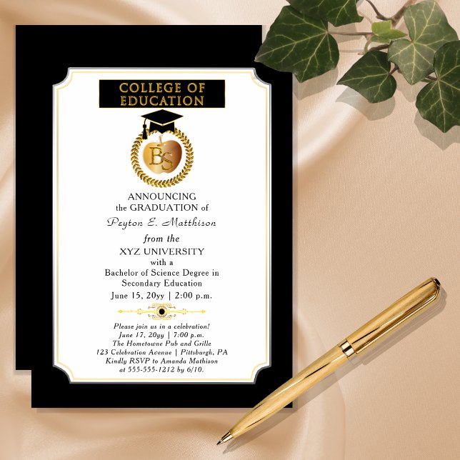 College of Education Degree Gold Apple Graduation Einladung (College of Education Degree Gold-Toned Apple Graduation Announcement and Party Invitation )