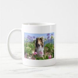Colley rugueux dans la tasse de fleurs