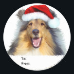 Collie Christmas Santa Gift Tags Runder Aufkleber<br><div class="desc">Happy Sable Collie mit einem festlichen roten Weihnachtsmann,  der Ihnen und allen,  die ihn sehen,  helfen wird,  in dieser Weihnachtszeit in den Holiday Spirit zu kommen.</div>