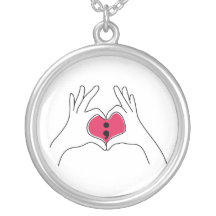 Collier de pendentif de coeur de point-virgule