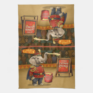 Colonel Klinger, custard slinger Geschirrtuch