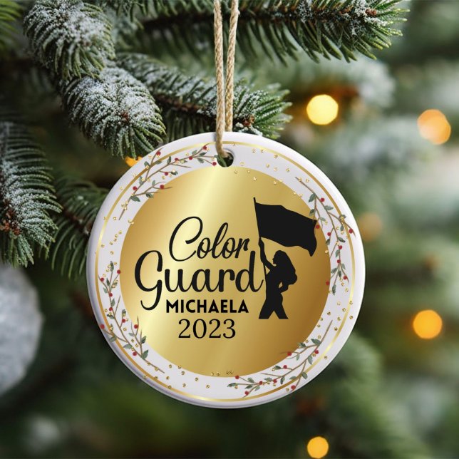 Color Guard Marching Band Weihnachtsdekoration Keramik Ornament (Christmas ornament for a marching band color guard member customized with name and year)
