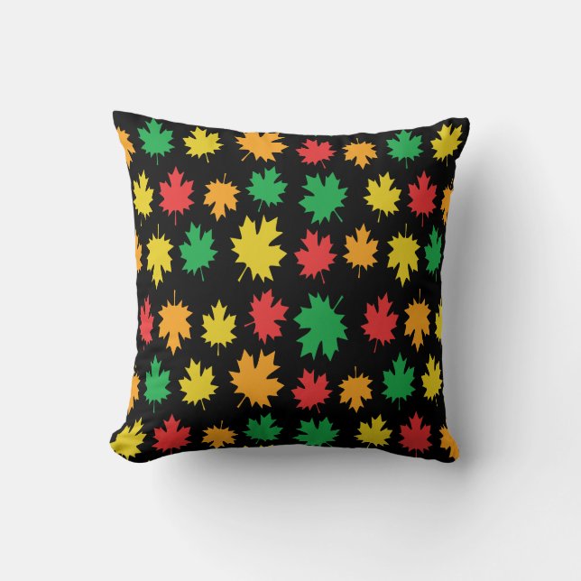 Colorful Autumnal Leafs - Nature Pattern on Black  Kissen (Vorderseite)