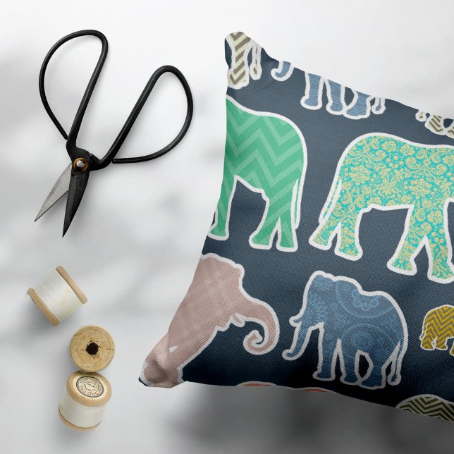 Colorful Elephants, Pattern Of Elephants, Zigzag Kissenbezug (Von Creator hochgeladen)