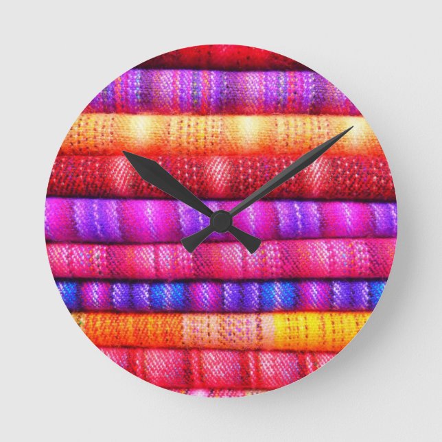 Colorful Fabric Pile Striped Runde Wanduhr (Vorderseite)