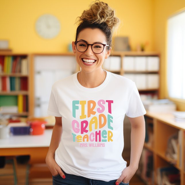 Colorful First Grade Teacher Text Design Tri-Blend Shirt (Von Creator hochgeladen)