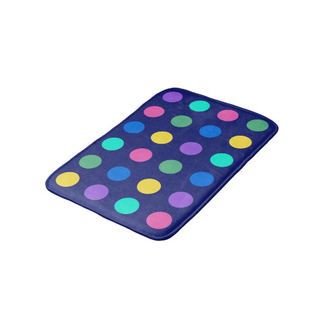 Colorful Geometric Dots Badematte (Schrägansicht)