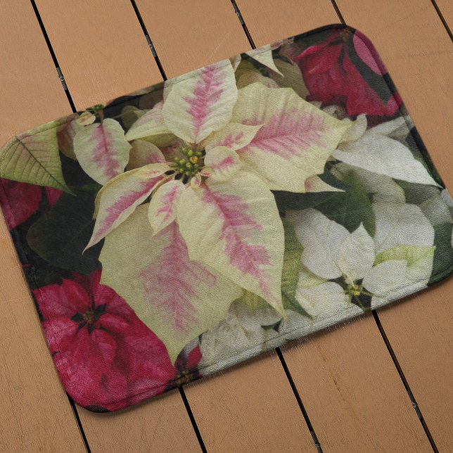 Colorful Holiday Poinsettias Floral Badematte (In Situ)