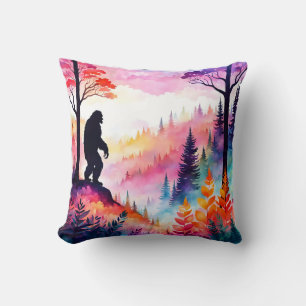 Colorful Sasquatch on Ridge über dem Wald Kissen