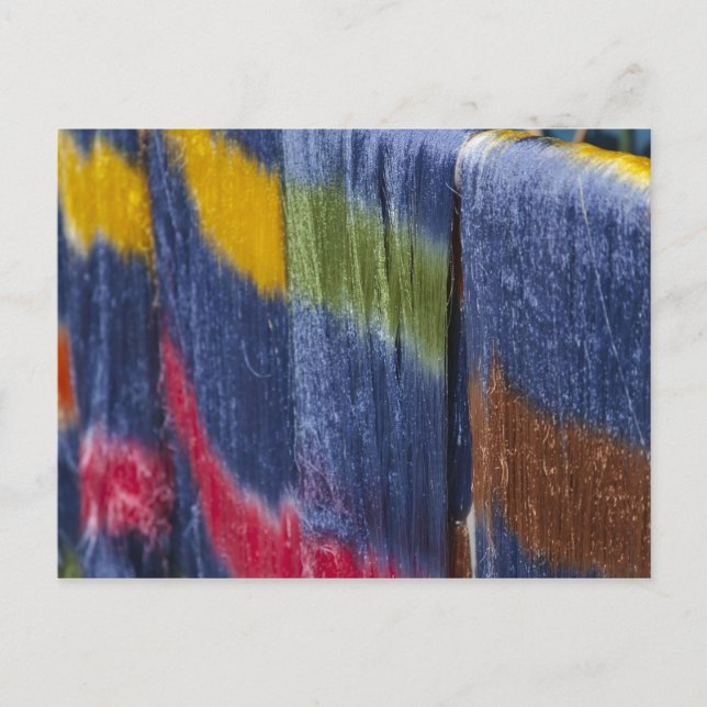 Colorful silk threads, Mandalay, Myanmar Postkarte (Vorderseite)