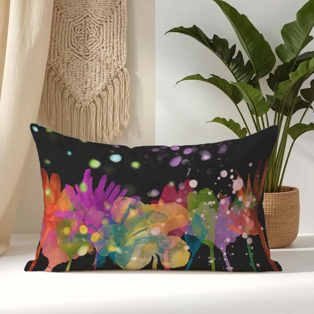 Colorful Watercolor Flowers on Black Lendenkissen (Von Creator hochgeladen)