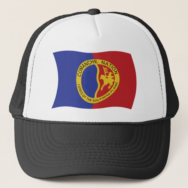 Comanche Nation Flag Hat Truckerkappe (Vorderseite)