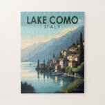 Comer See Italien Reisen Vintag<br><div class="desc">Comer See Vektorkunst Design. Der Comer See,  in der Lombardei Norditaliens,  ist ein hochklassiges Erholungsgebiet,  bekannt für seine dramatische Landschaft,  Set an den Ausläufern der Alpen.</div>