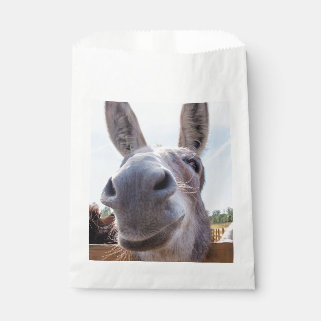Comical Gray Smiling Donkey Geschenktütchen (Vorderseite)