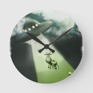 Comical UFO Cow Abduction Wall Clock Runde Wanduhr