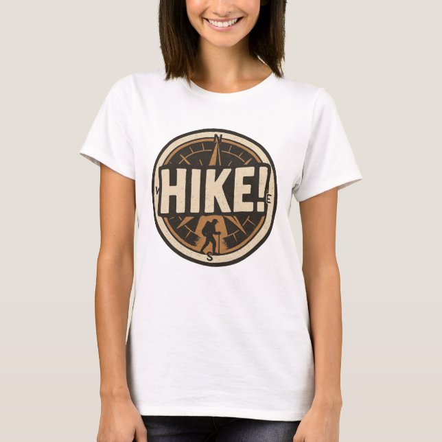 Compass and Hiker Abzeichen Design T-Shirt (Vorderseite)