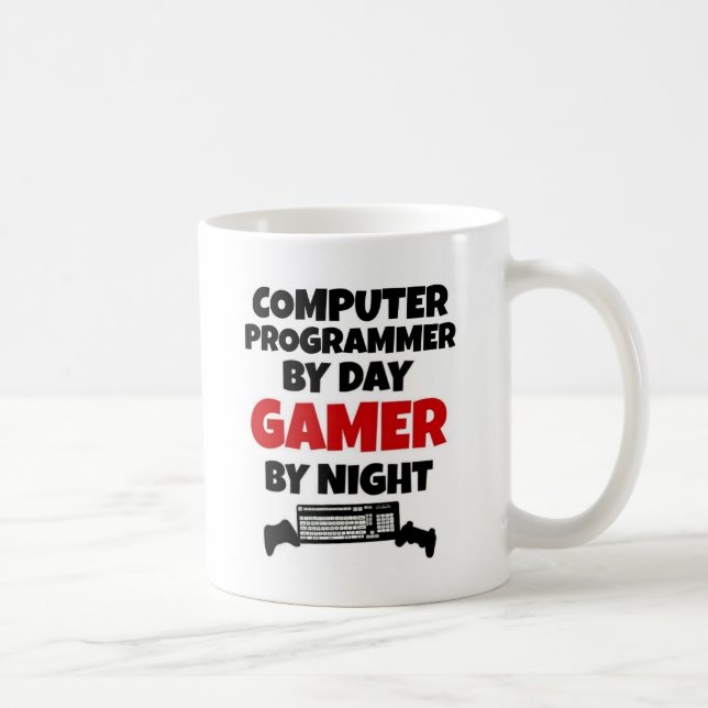 Computerprogrammierer am Tag Gamer by Night Kaffeetasse (Rechts)