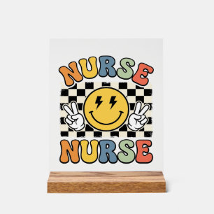Conception de chemise à carreaux Smiley d'infirmiè