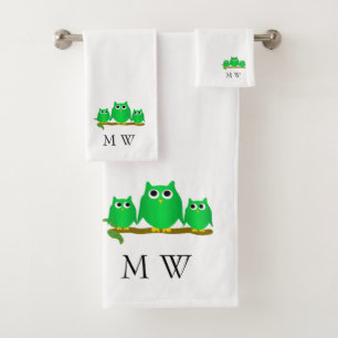 Conception de hiboux verts avec monogramme
