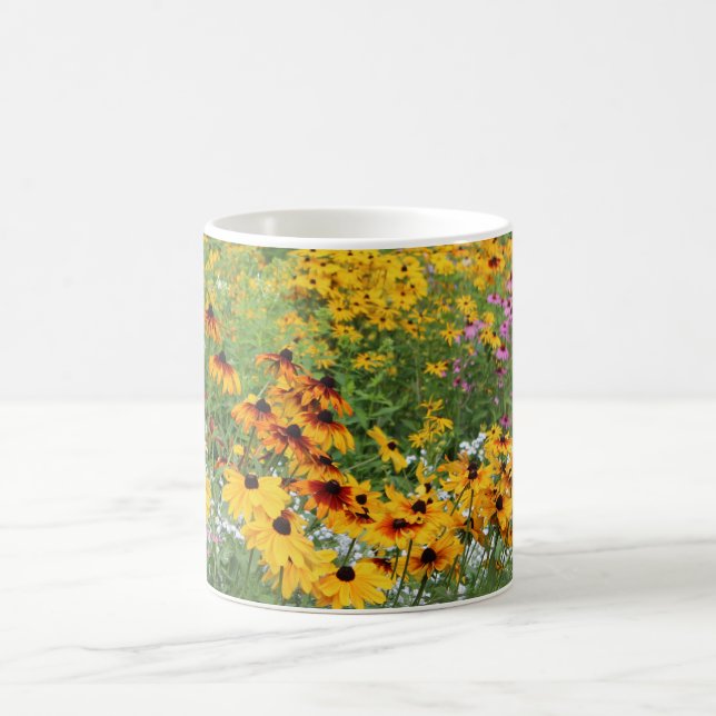 Coneflowers entlang einer Bahn Kaffeetasse (Mittel)