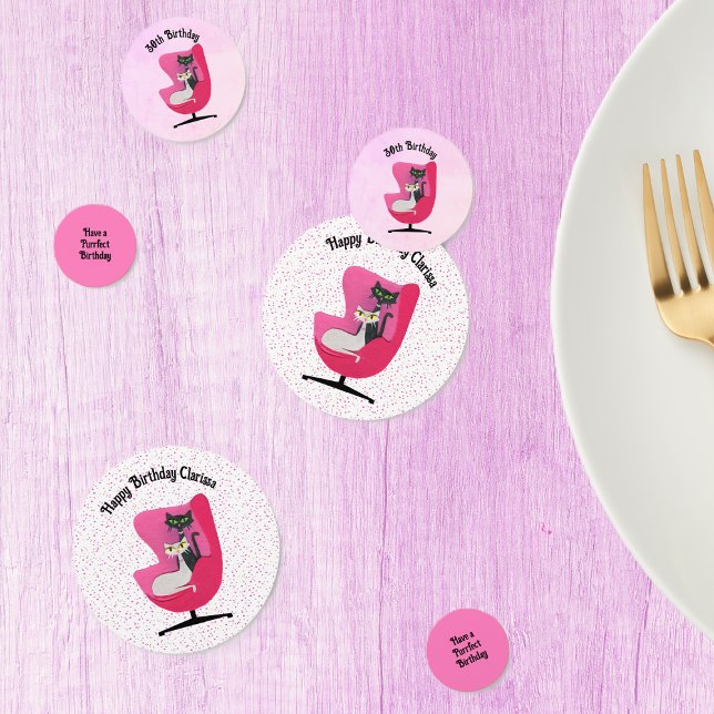 Confettis Chats d'anniversaire du milieu du siècle Chaises r (Cats in pink mid century chair with pink polka dots on white and pink birthday table confetti.)