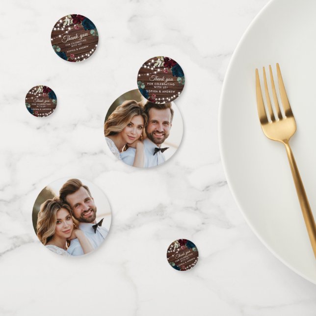 Confettis Table de mariage en bois rustique avec fleurs Mars (Groupe)