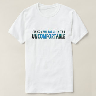 Confortable dans le T-shirt inconfortable pour les